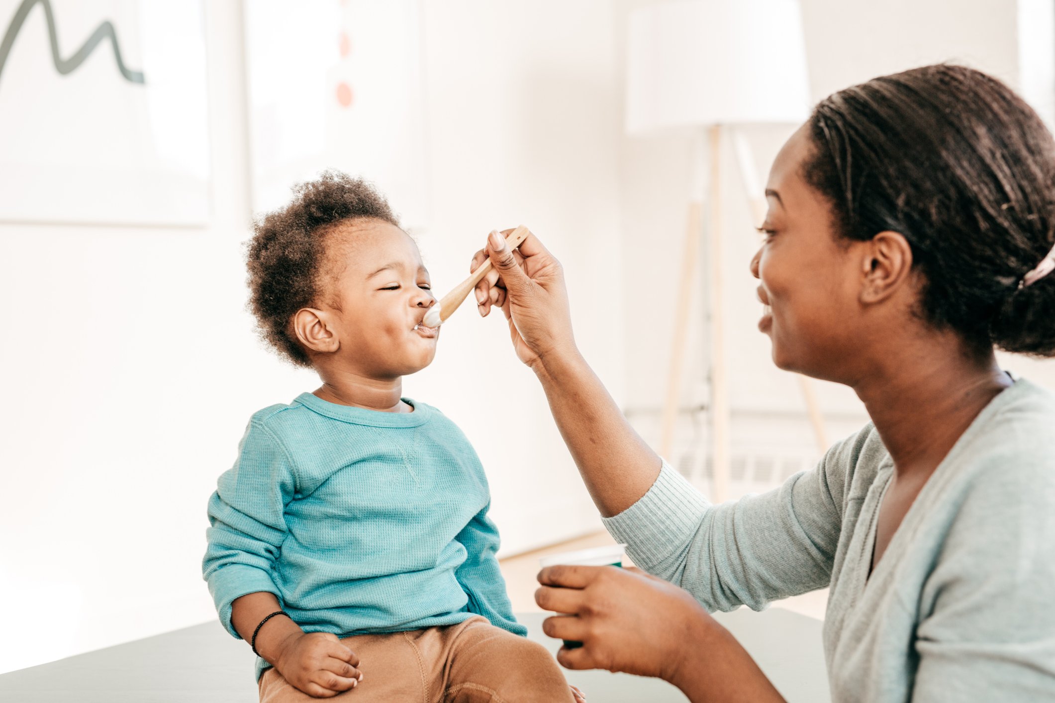 Toddler eating breakfast