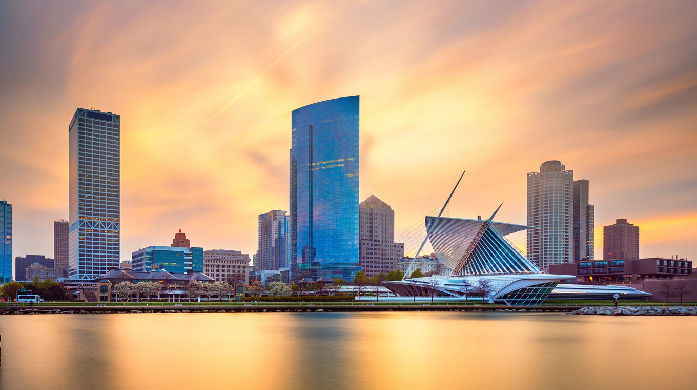 Milwaukee, Wisconsin, USA downtown city skyline on Lake Michigan