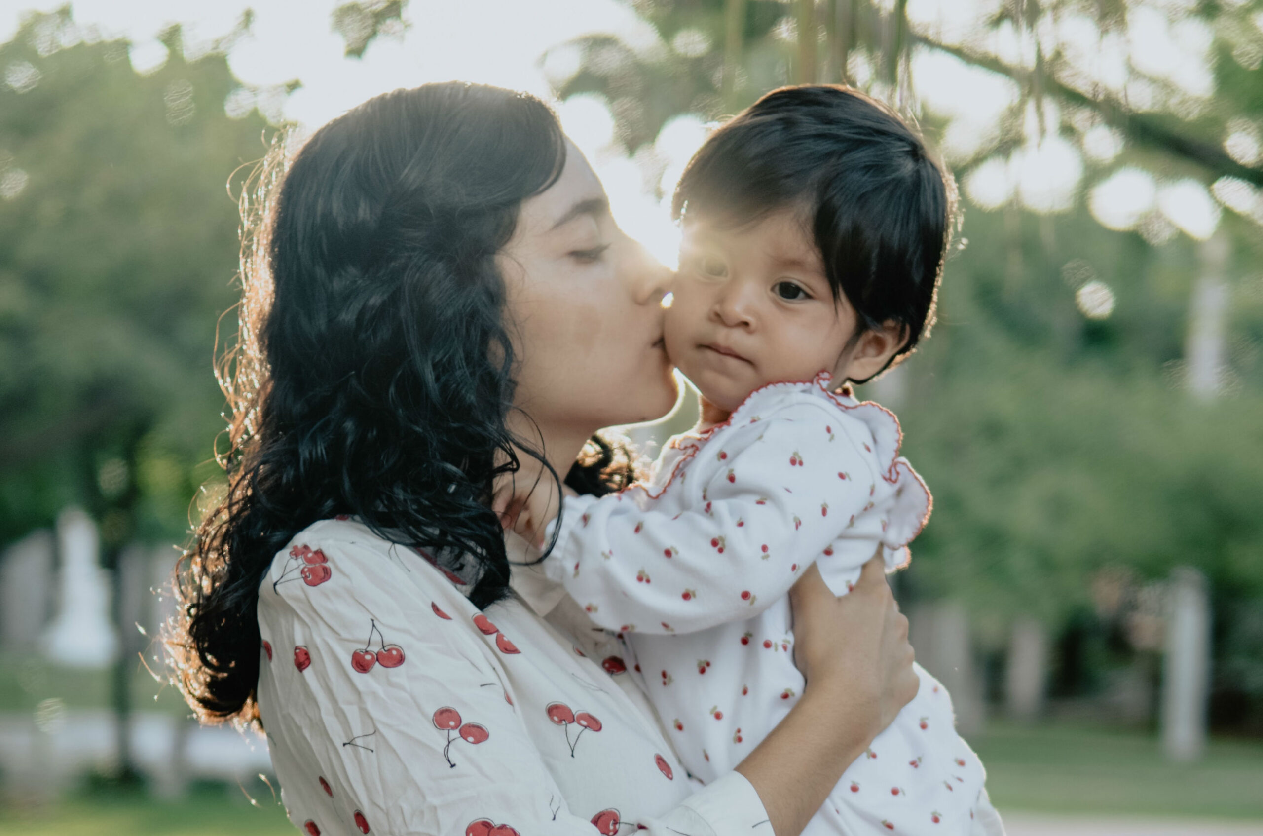 mom-kissing-baby-outside