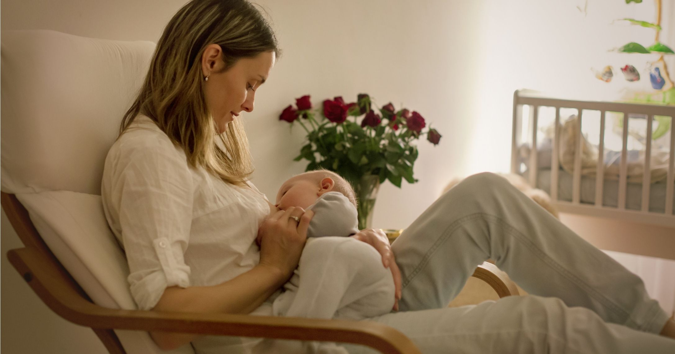 mom breastfeeding