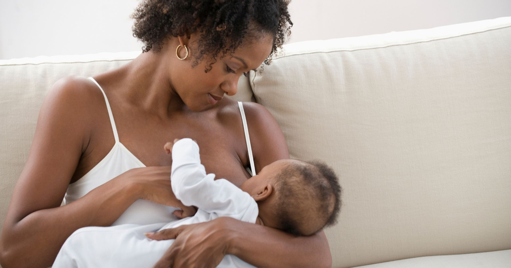 mom breastfeeding
