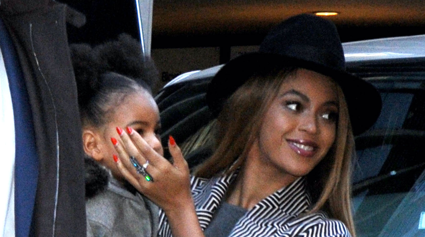 INF - Beyonce and Blue Ivy arriving for 'Annie' premiere