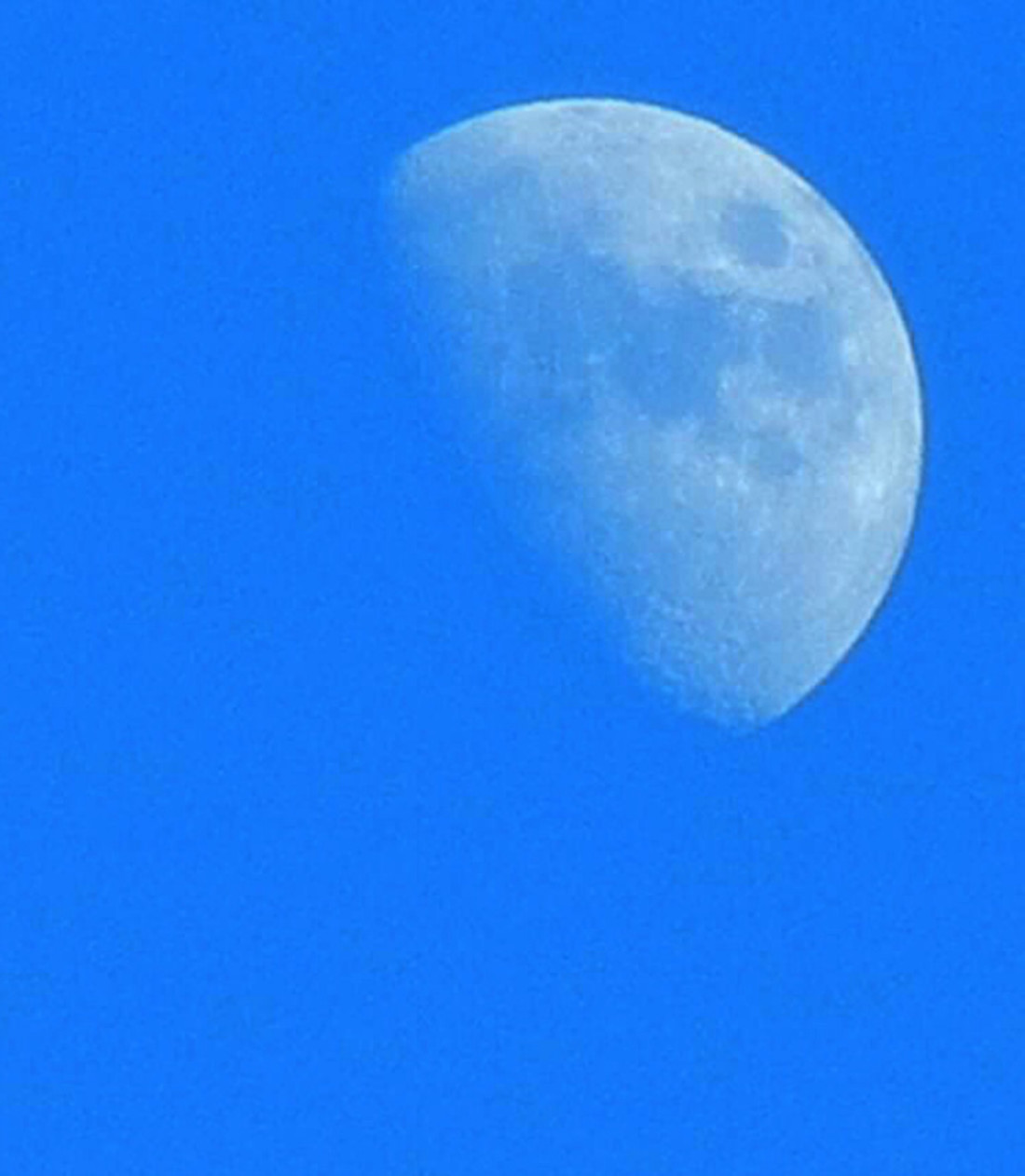 things-get-wrong-space-moon-close-to-earth.jpg