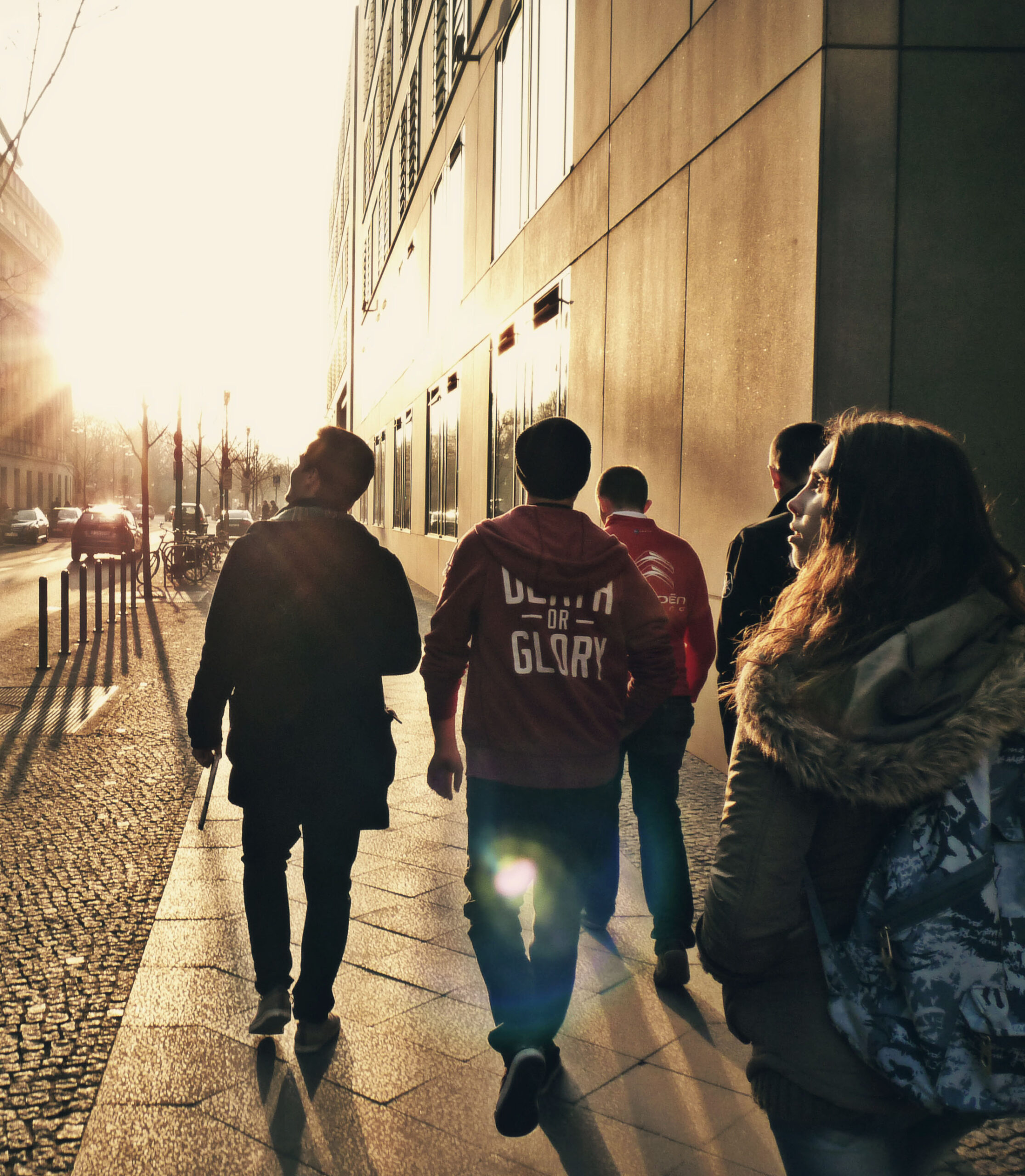 travel-city-people-adventure-tourist-sightseeing-young-walk-tour-berlin-candid_t20_g1vnlx.jpg