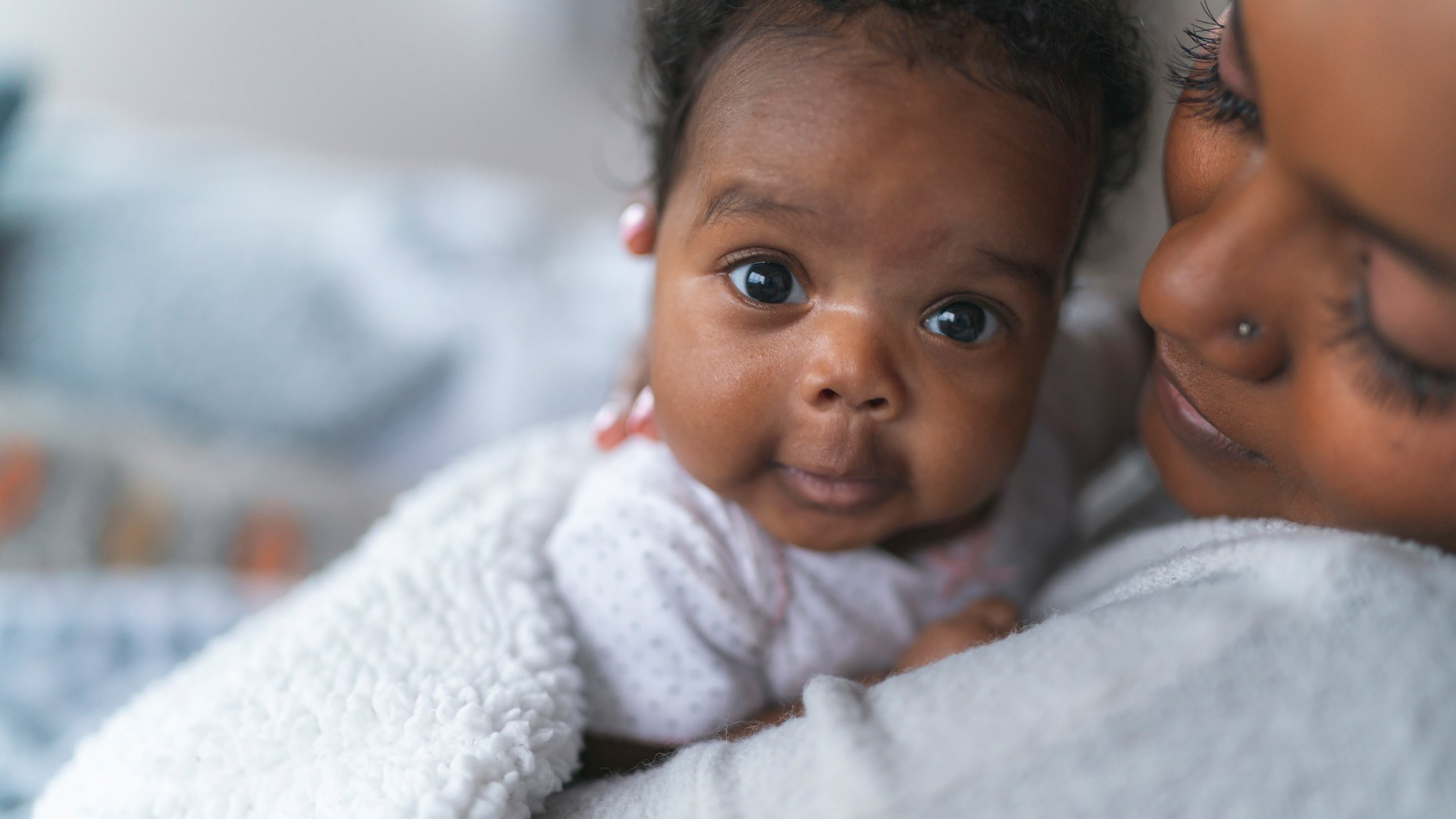 what-can-a-baby-see-at-1-month-featured