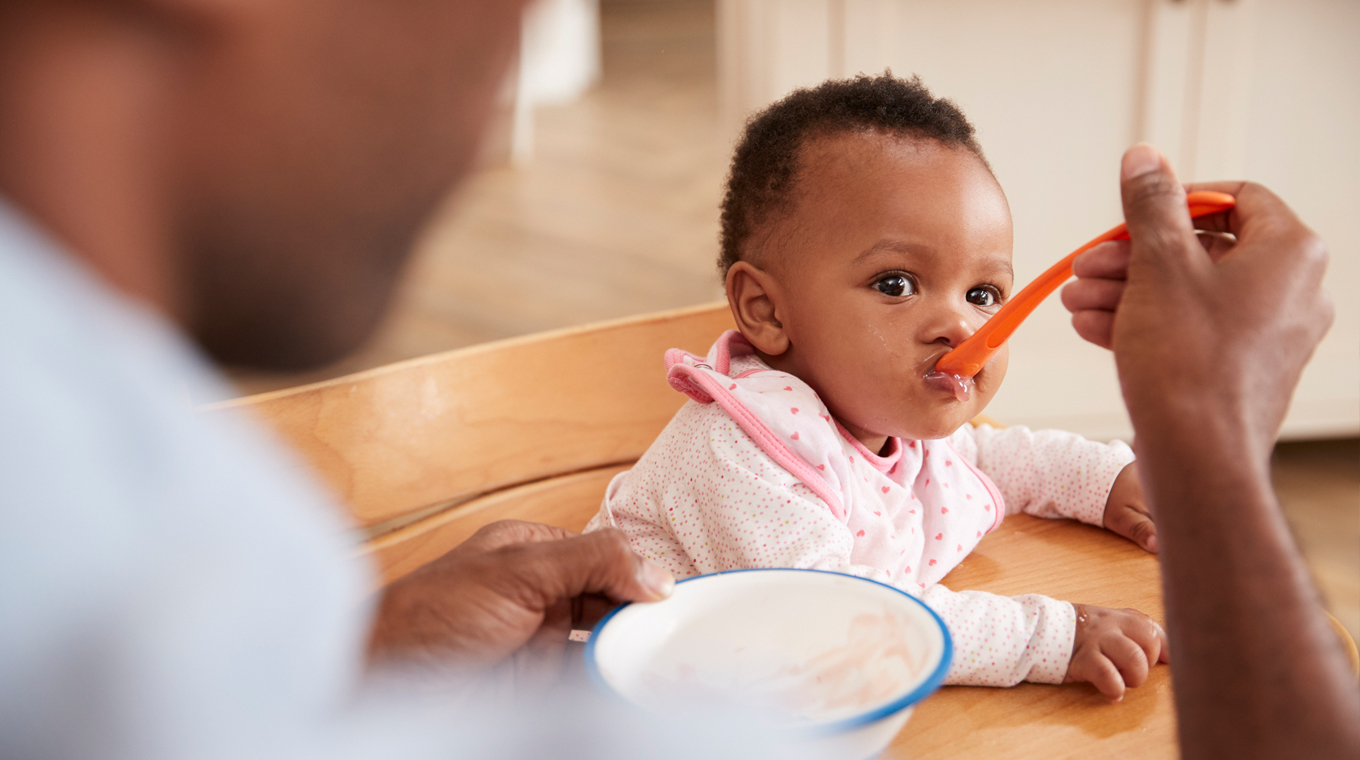when_can_a_baby_eat_solid_food_1.jpg