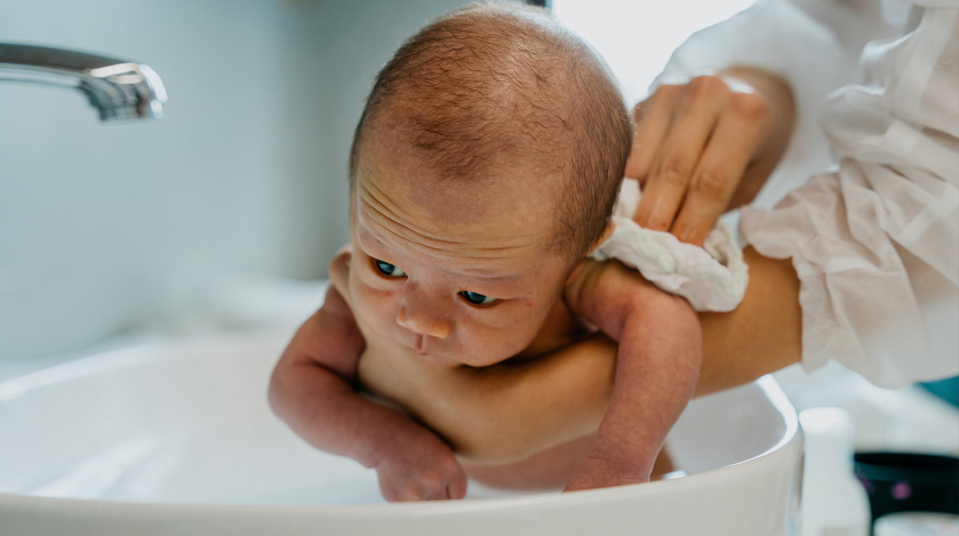 when_to_bathe_newborn_2.jpg