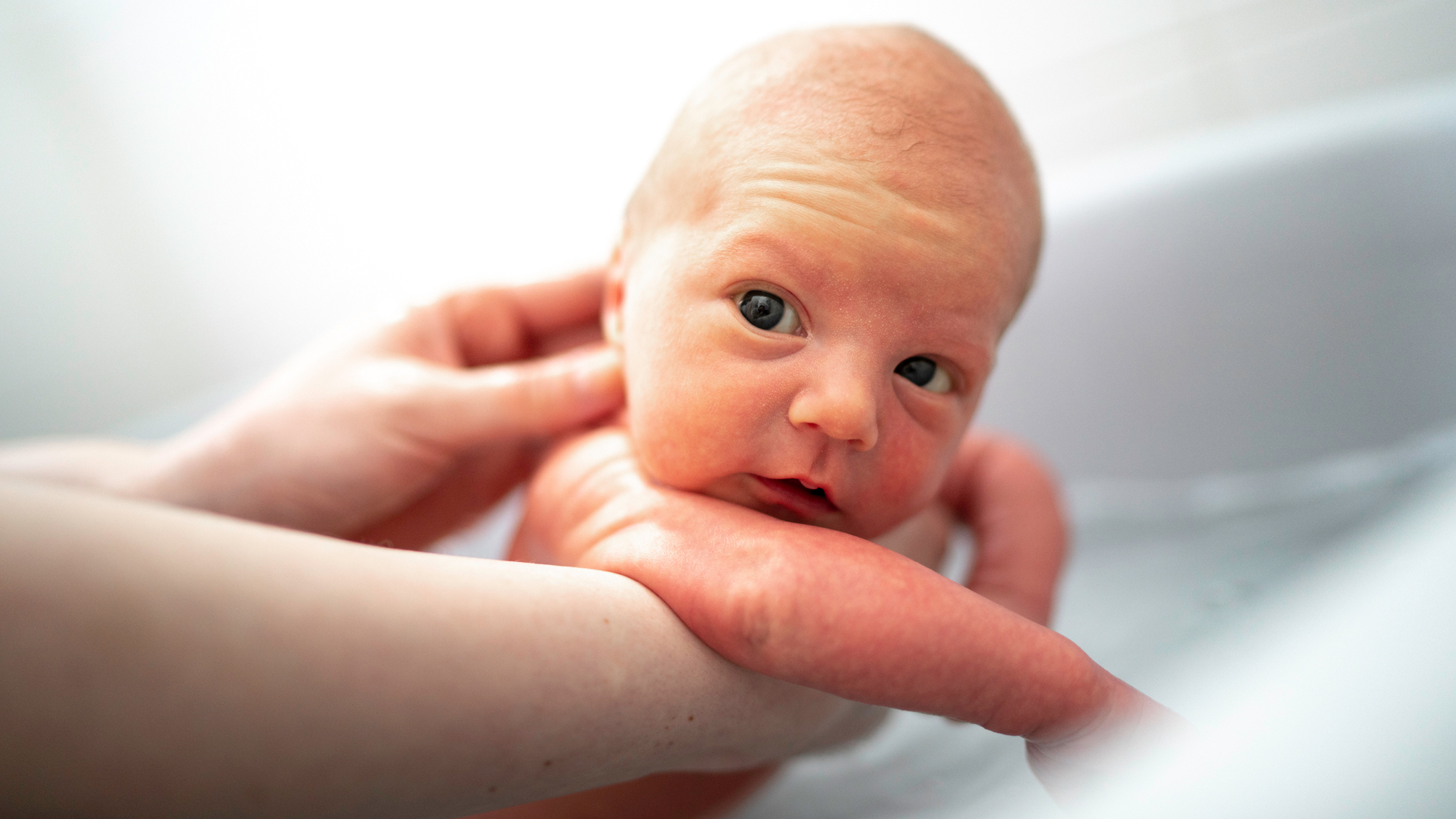 when to bathe newborn