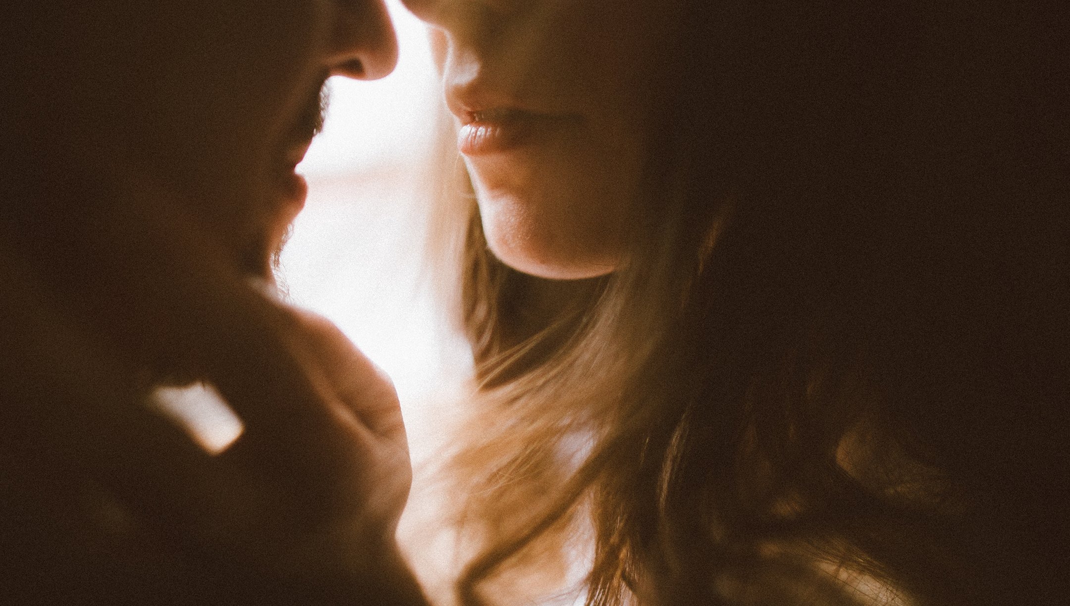 woman-man-romantic