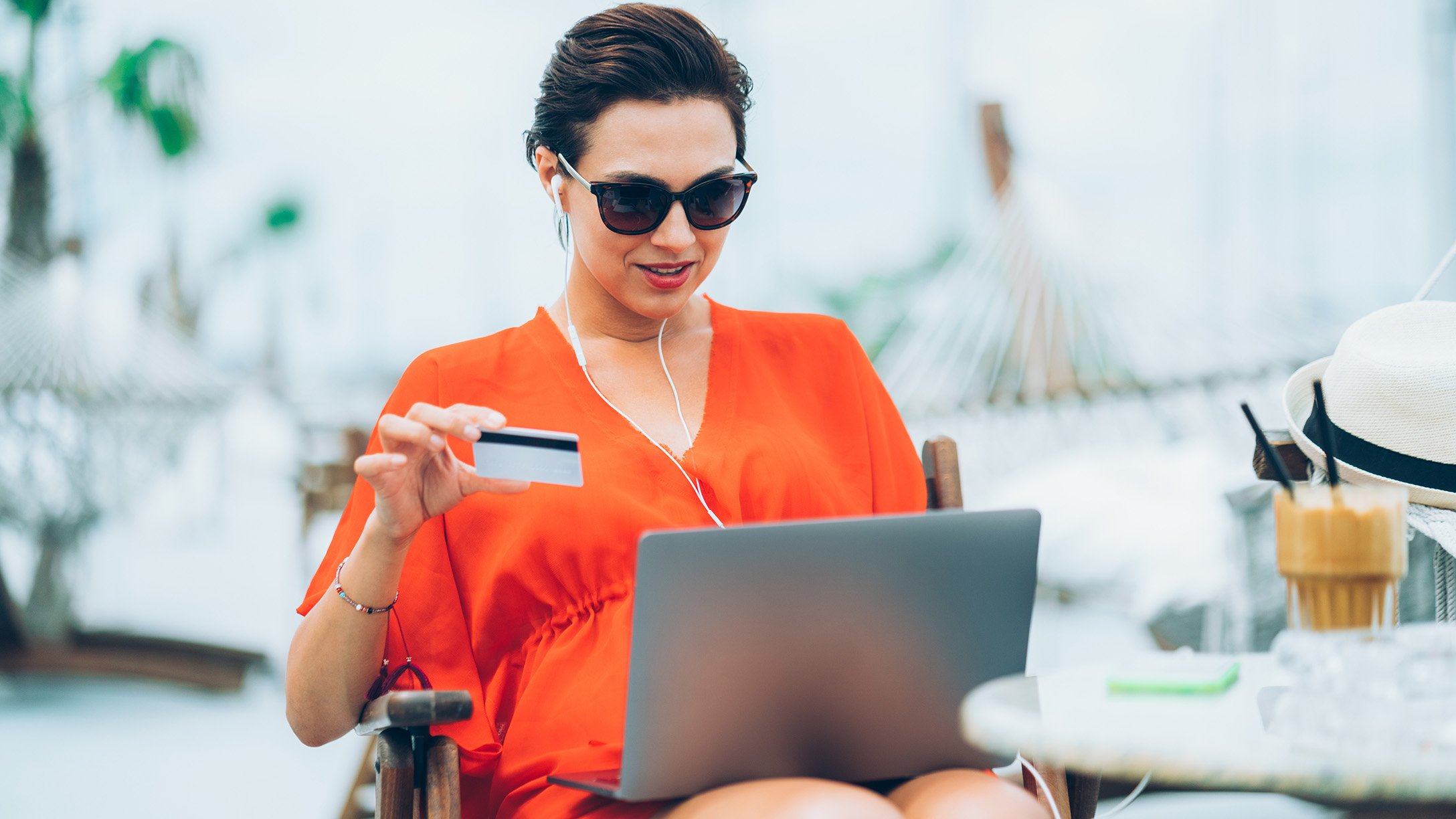 woman-travel-online-purchase