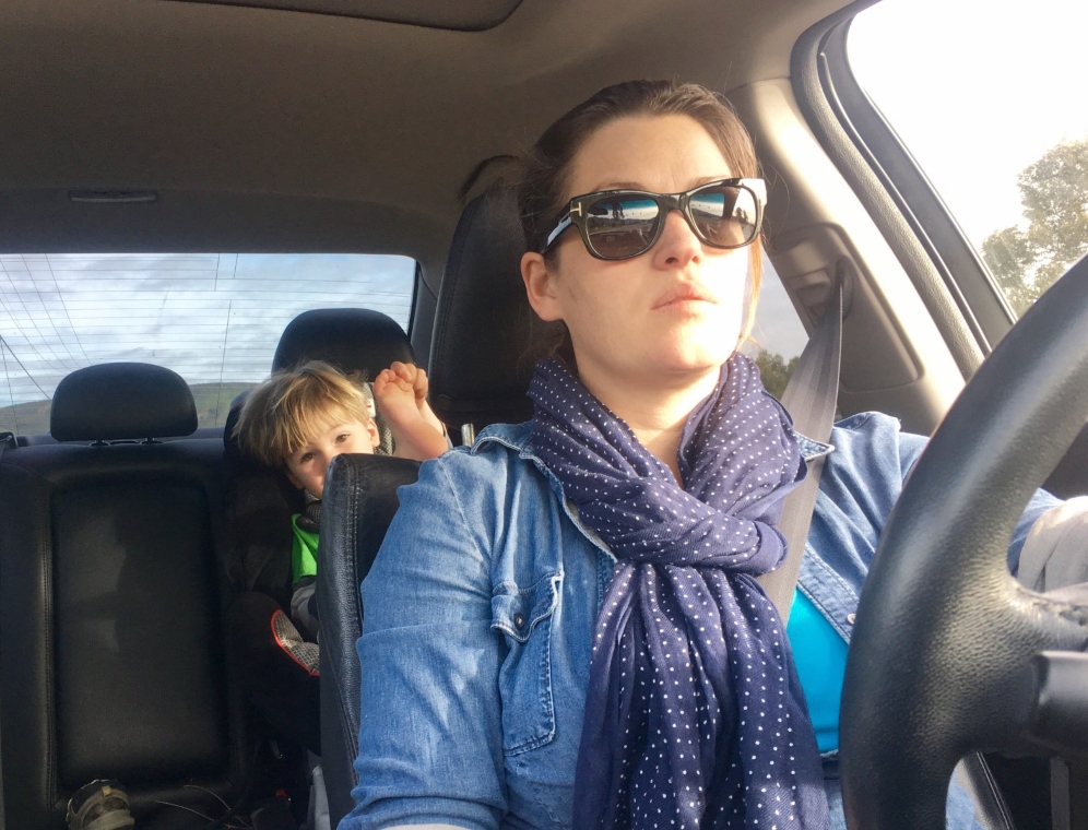 mom-toddler-car